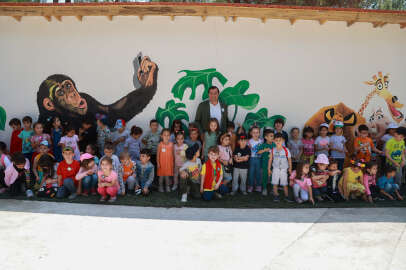 Yenilenen hayvanat bahçesi çocuklarla açıldı